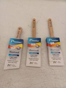 lot 12562 image: Premier Montauk Paint Brush Set of 3- Multiple Sizes