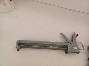 lot 12599 image: Newborn 035 Ratchet Rod Caulk Gun  1 Quart