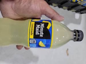 lot 2692 image: Minute Maid Lemonade 20FL oz 4 pack