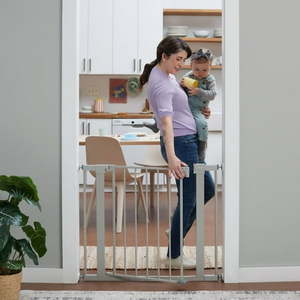 lot 3060 image: Safety 1st Simple Pass Walk-Through Gate  Grey