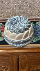 lot 40012 image: Blue Spongeware Bundt Cake Mold