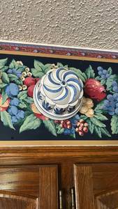 lot 40013 image: Blue and White Swirl Pattern Ceramic Bundt pan