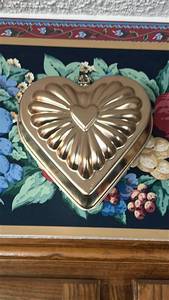 lot 40014 image: Copper Heart-Shaped Bundt Cake Mold