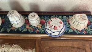 lot 40021 image: Decorative Ceramic Pudding Molds Set