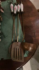 lot 40034 image: Floral Porcelain Handle Kitchen Utensil Set