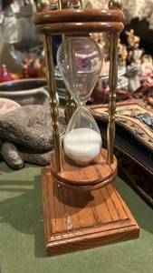 lot 40035 image: Brass and Wood Hourglass Sand Timer