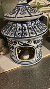 lot 40040 image: Polish Pottery Peacock Eye Pattern Tea Light Candle Warmer
