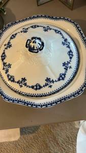 lot 40047 image: Blue and White Porcelain Covered Serving Dish