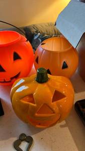 lot 40064 image: Halloween Pumpkin Jack-o-Lantern Candy Buckets Set