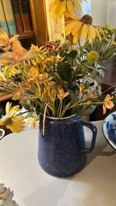 lot 40089 image: Blue Speckled Enamelware Pitcher Vase