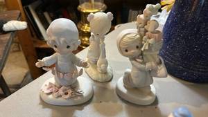 lot 40090 image: Precious Moments Porcelain Figurines Set of 3
