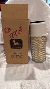 lot 70 image: John Deere Air Filter CH13767 with Original Box