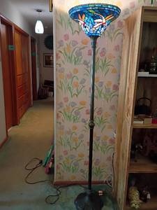lot 919 image: 71 in. tall Floor Lamp.  Shade has Dragonflies in it.   Shade is NOT glass