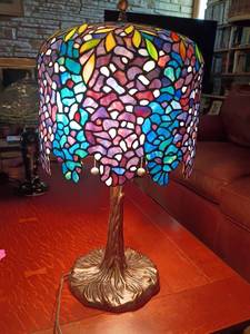 lot 942 image: 27in. tall Tiffany Style Table Lamp. (unsure if shade is glass or newer stained glass-like product)