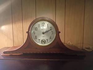 lot 948 image: Vintage Sessions Westminster Chime Mantel Clock.  21in. long 9.5in. tall