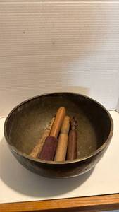 lot 1012 image: Tibetan singing bowl with striker sticks