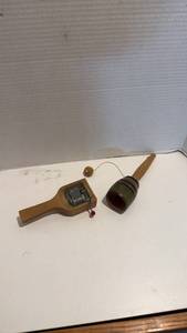 lot 1019 image: Creative Plaything handheld music box and ball in cup