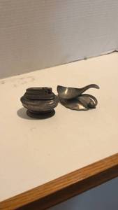 lot 1031 image: Vintage Ronson table lighter and more