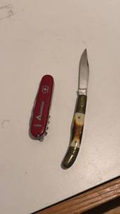 lot 1032 image: Swiss Army Knife and Pakistan Fixed Blade Pocket Knife Set