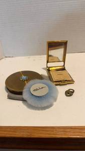 lot 1033 image: Pilcher Gold Compact with Powder Puff