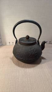 lot 1036 image: Japanese Tetsubin cast iron kettle