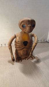 lot 1046 image: 2000 E.T. the Extra-Terrestrial Talking Figure produced by Tiger Electronics