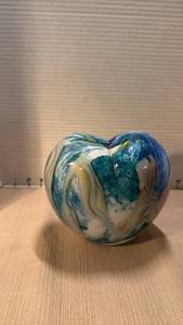 lot 1051 image: Hand blown glass vase