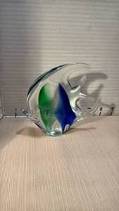 lot 1052 image: Clear Glass Fish Figurine with Blue and Green Accents
