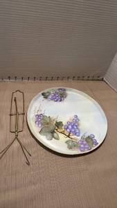 lot 1058 image: Limoge decortive plate with hanger