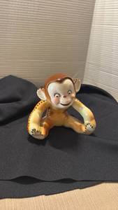 lot 1060 image: Ceramic monkey flower pot hanger