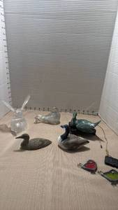 lot 1069 image: Iridescent Art Glass Snow Bird paperweight or figurine, green stone carved duck and more