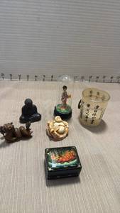 lot 1070 image: Asian Collectible Figurines and Decorative Items Lot