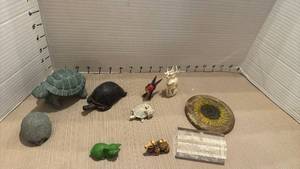 lot 1075 image: Turtle and other animal figurines and more