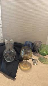 lot 1076 image: Bed side water bottle, Polish crystal glasses made by the Hortensja glassworks and wine bottle stopper