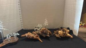 lot 1089 image: Mixed Wood and Glass Figurine Collection