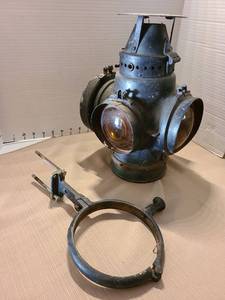 lot 1093 image: Antique Railroad Signal Lantern with Four Colored Lenses