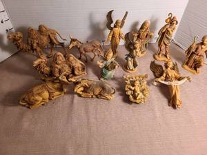 lot 1109 image: Nativity Scene Figurine Set with Holy Family Angels Shepherds and Animals,  incomplete set