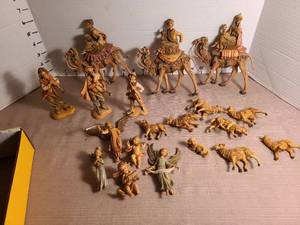 lot 1110 image: Nativity Scene Figurine Set with Three Kings and Animals