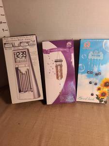 lot 1122 image: Electronic windchime clock and 2 other boxed windchimes