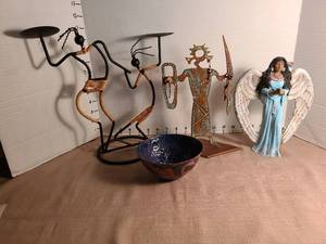 lot 1126 image: Mixed Native American Inspired Decorative Collection