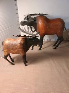 lot 1149 image: Wooden Moose Figurine Set with Metal Antlers and a basket