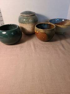 lot 1159 image: Pottery bowls