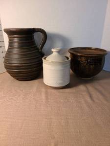 lot 1160 image: Pottery pieces