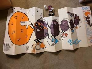 lot 1188 image: California Raisins Auto Sun Shield with Action Figure