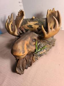 lot 1193 image: Collectors Etc Moose Head Wall Mount Sculpture