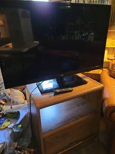 lot 1198 image: LG TV, 46in, with remote and stand