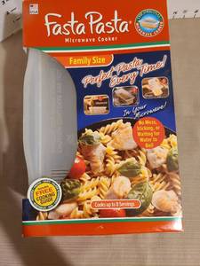 lot 1201 image: Fasta Pasta Family Size Microwave Cooker