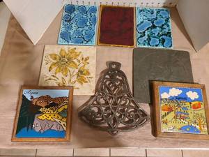 lot 1206 image: Decorative tiles and trivet.