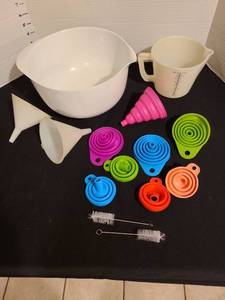 lot 1208 image: Collapsible silicone funnels with cleaning brushes, pouring mixing bowl, measuring cup.
