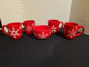 lot 1209 image: Holiday ceramic mugs and bowl